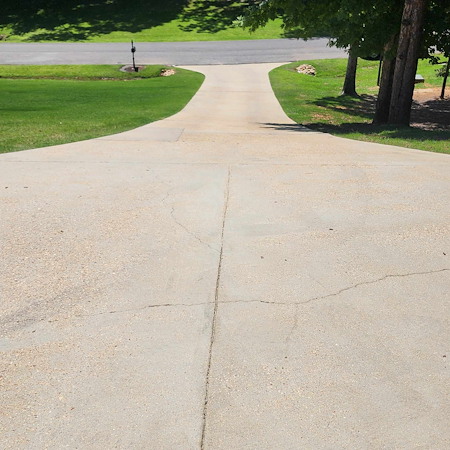 Driveway & Sidewalk Cleaning to Make Your Columbus Home Pop From the Street
